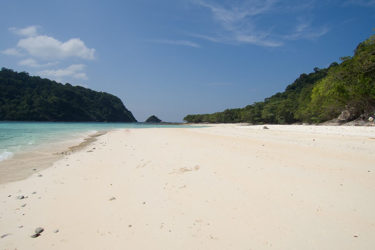 Una spiaggia del parco marino di Koh Lanta