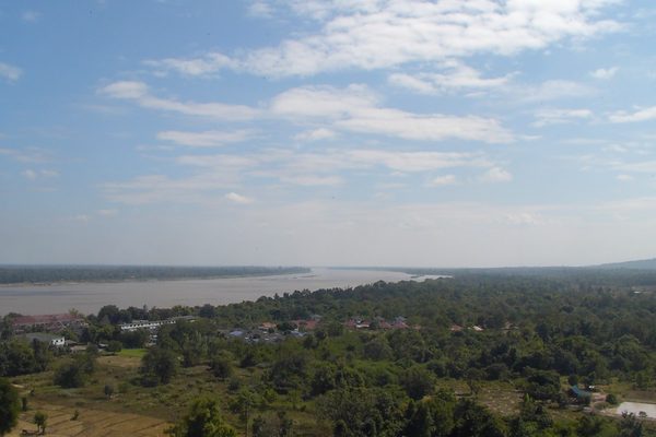 Il Mekong a Mukdahan, con il Laos sulla riva opposta
