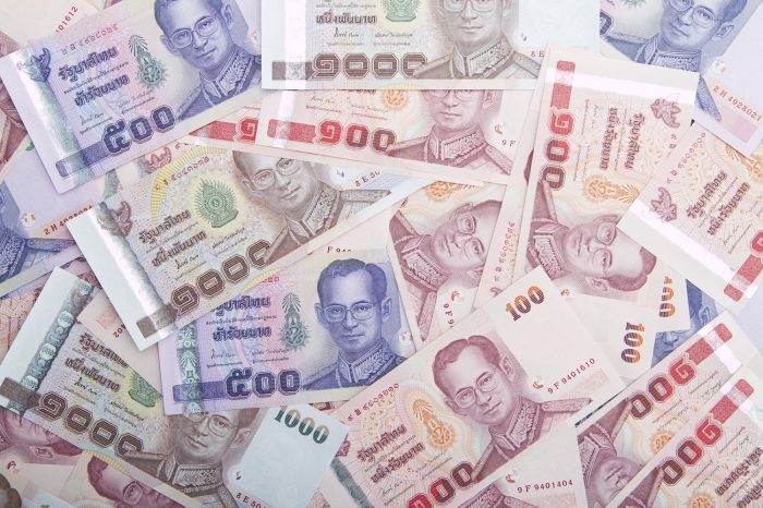 Baht thailandesi in banconote e monete