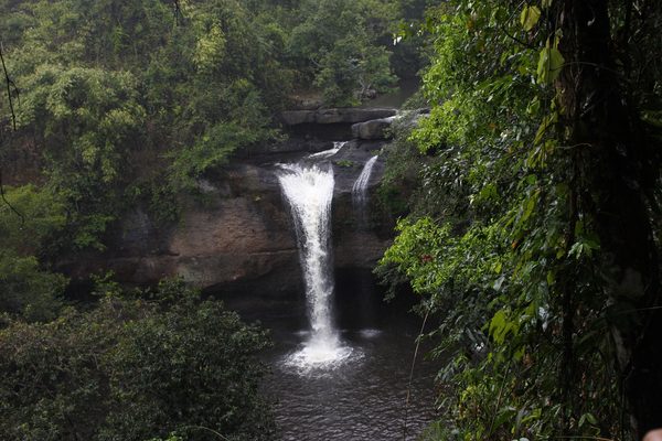 Il salto della cascata di Haew Suwat a Khao Yai