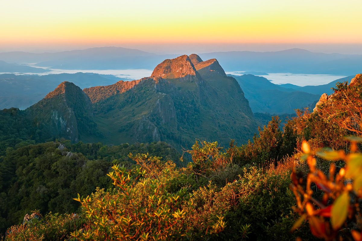 La cresta calcarea del Doi Luang Chiang Dao