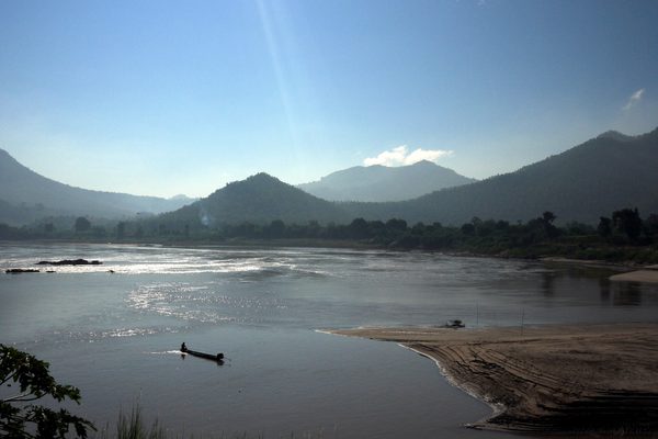 Le rocce affioranti dei rapidi di Kaeng Khut Khu sul Mekong