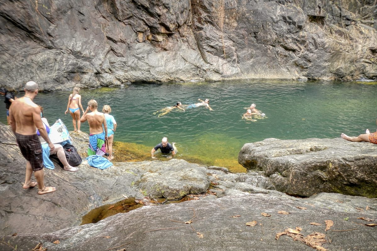 Il salto e la vasca della cascata di Klong Plu