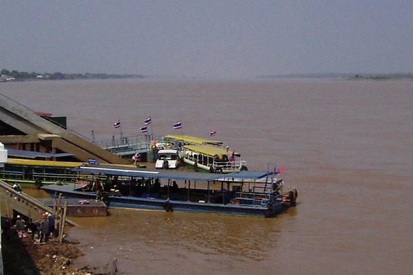 Il traghetto sul Mekong a Mukdahan