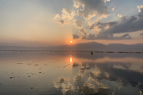 Il lago Kwan Phayao al tramonto