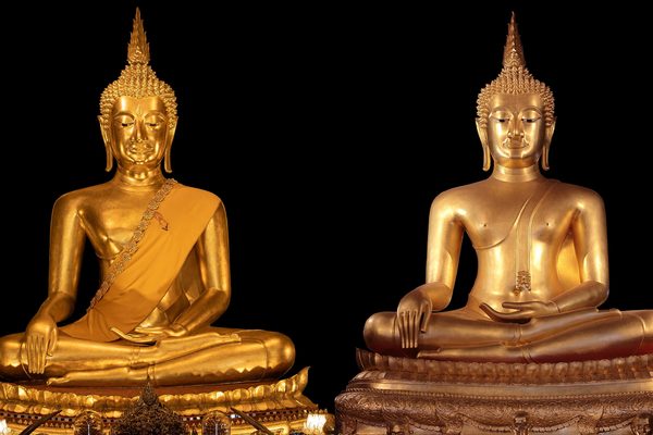 Il Phra Buddha Chinnarat nel viharn di Wat Yai a Phitsanulok