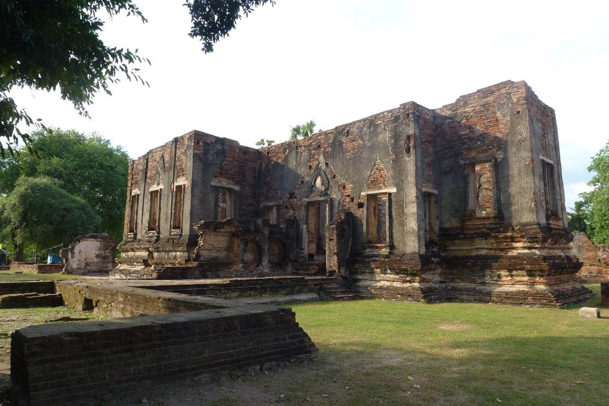 Il cortile e le mura del palazzo di re Narai a Lopburi